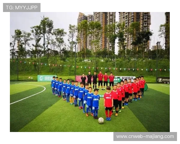 德甲俱乐部青训营开放日，吸引千名青少年参与