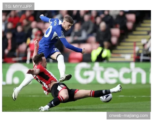 特写镜头：阿森纳vs切尔西，半场战术调整后，萨卡与对方边翼卫的攻防对决成为胜负手。