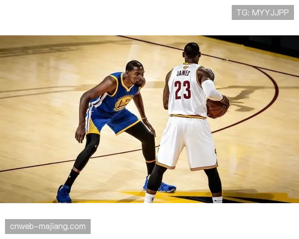 历史对决前瞻:若季后赛相遇,将是詹姆斯与杜兰特职业生涯第八次系列赛交锋 历史对决前瞻:若季后赛相遇,将是詹姆斯与杜兰特职业生涯第八次系列赛交锋