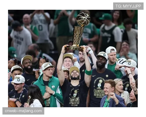 凯尔特人提前八轮夺得苏超冠军,罗杰斯回归首季即完成统治 凯尔特人提前八轮夺得苏超冠军,罗杰斯回归首季即完成统治